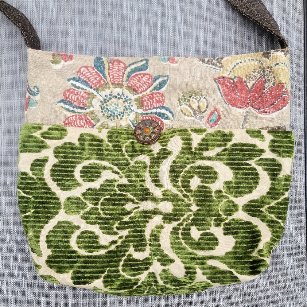 Hand crafted bag reversible.